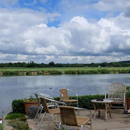 Inverloddon Bed And Breakfast, Wargrave Reading Exterior photo