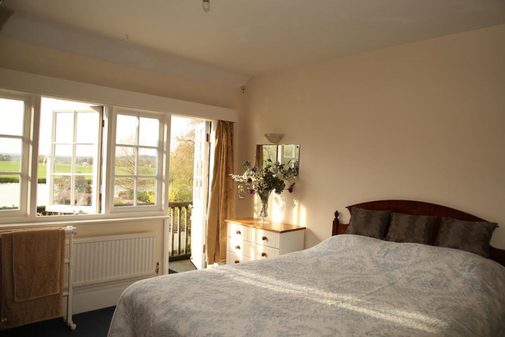 Inverloddon Bed And Breakfast, Wargrave Reading Exterior photo